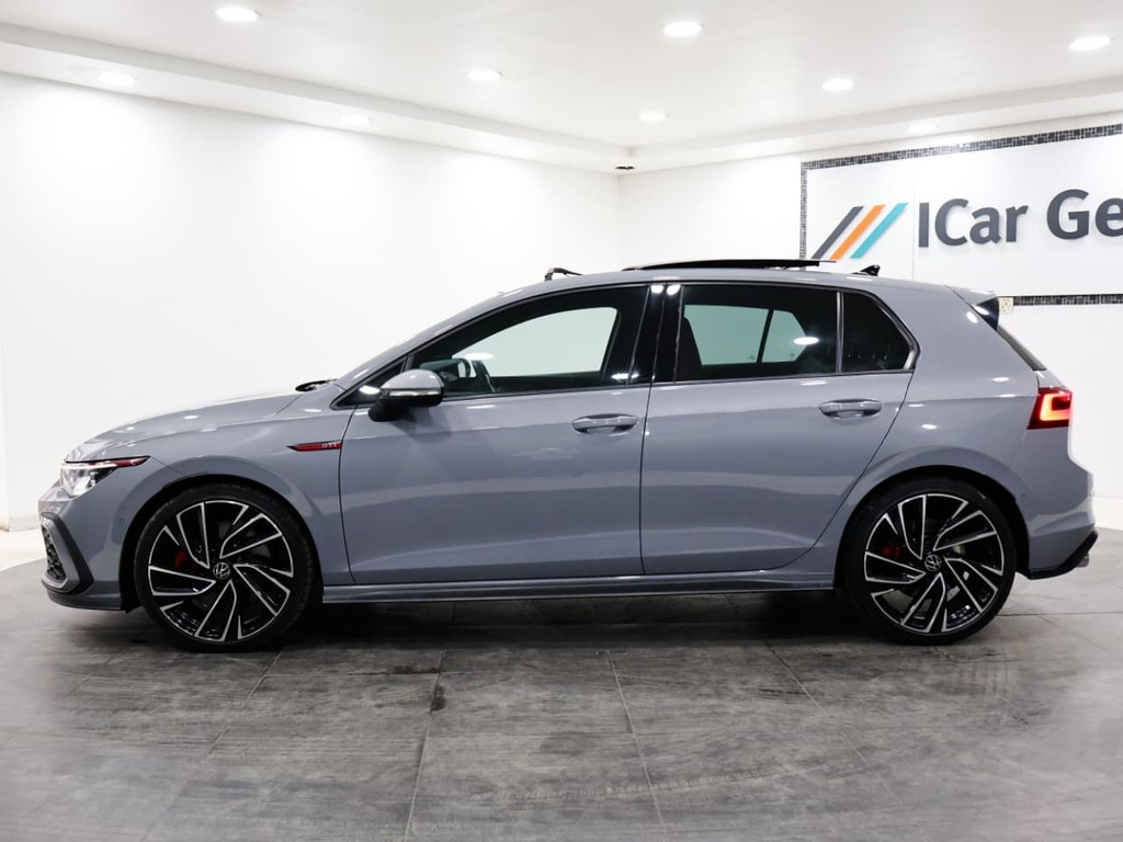 2023 Volkswagen Golf 8 GTi 2.0 TSI DSG view 3