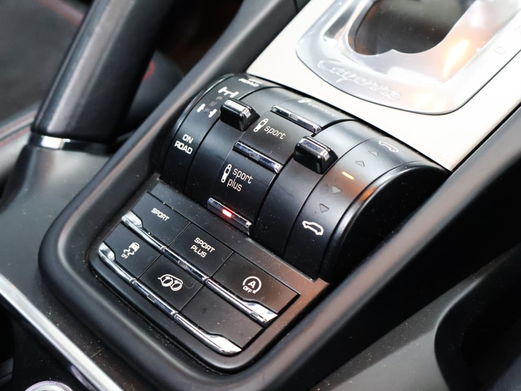 2016 Porsche Cayenne GTS Tip (E2 Gen II) view 9