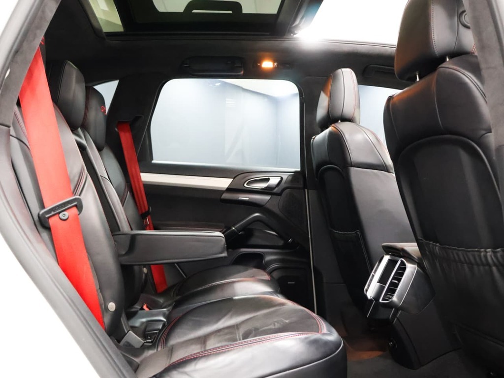 2016 Porsche Cayenne GTS Tip (E2 Gen II) view 7