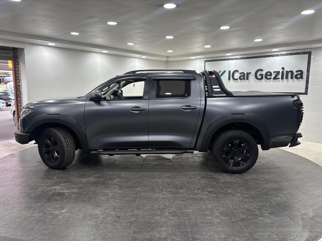 2025 GWM P300 2.4TD LTD 4X4 A/T D/C P/U view 1