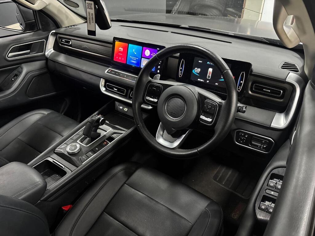 2025 GWM P300 2.4TD LTD 4X4 A/T D/C P/U view 5