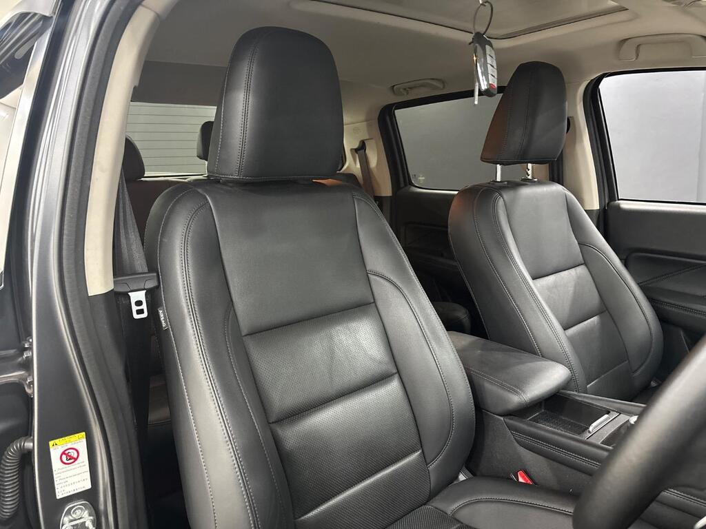2025 GWM P300 2.4TD LTD 4X4 A/T D/C P/U view 6